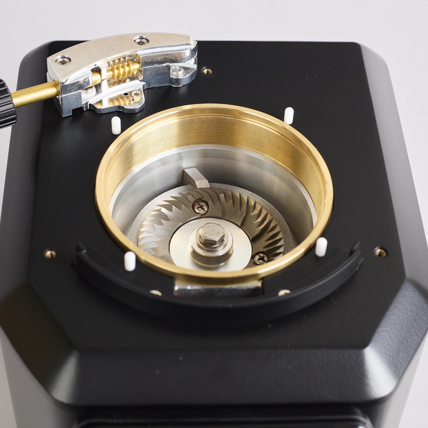 Schwarze WPM Grind-by-weight Kaffeemuehle ZD-19sg