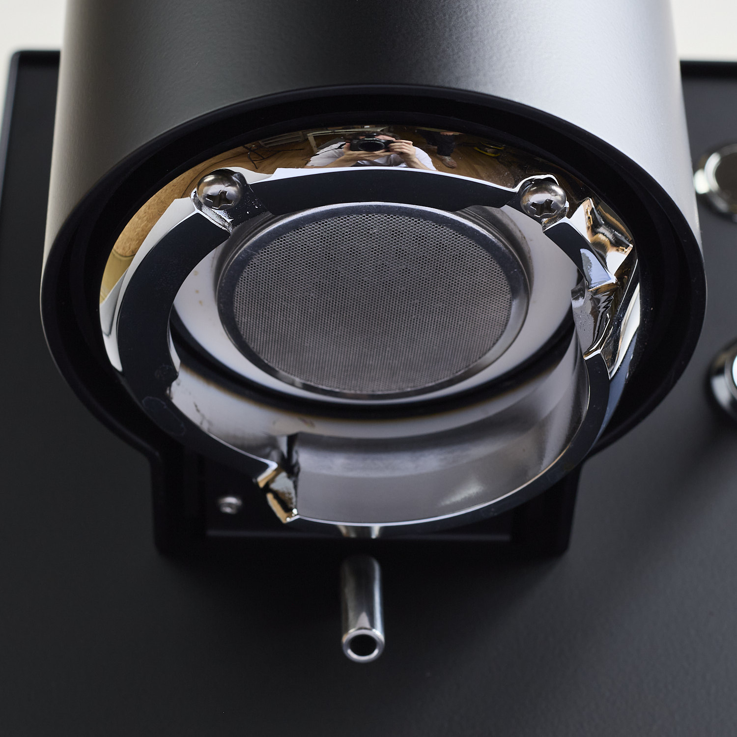 WPM Primus schwarze Siebtraeger-Kaffeemaschine
