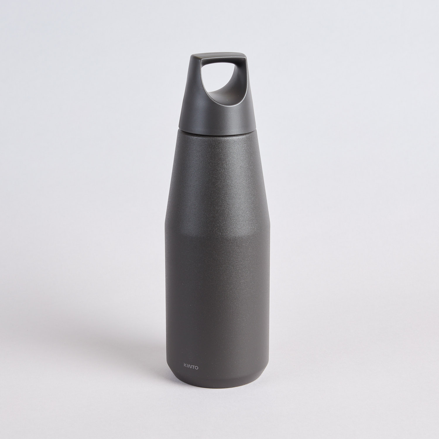 Schwarze Thermosflasche von Kinto Trail Tumbler 580ml