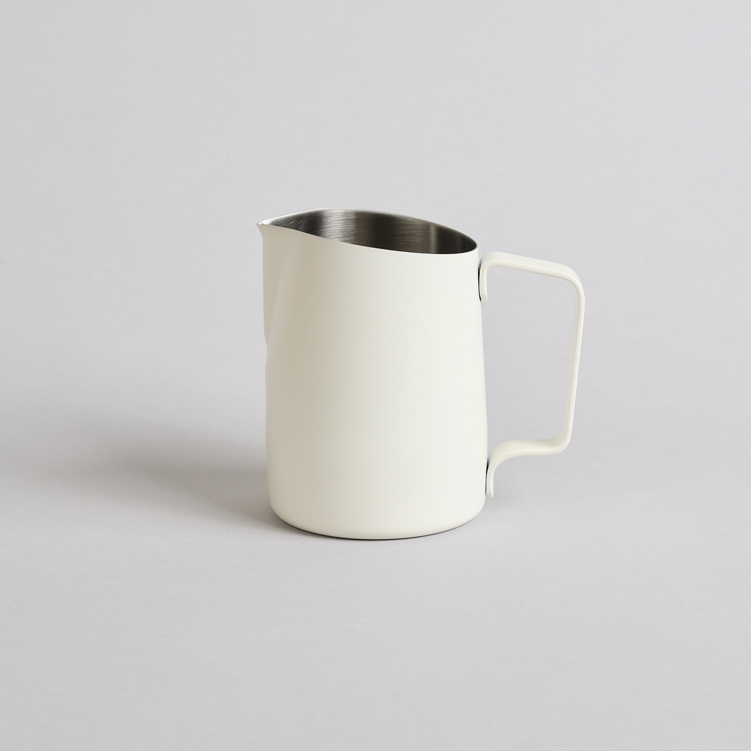 Matt weisses Milchkaennchen Sharp Spout 450ml von WPM